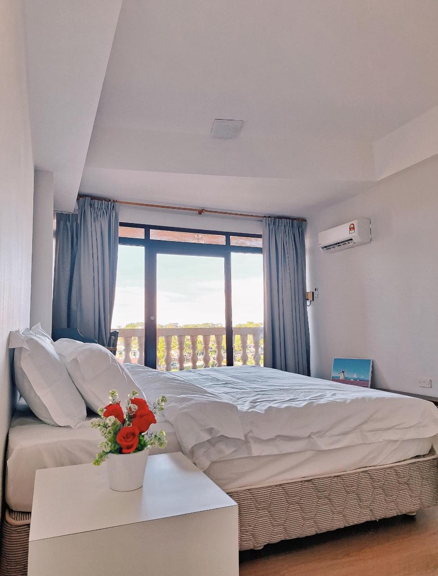 Cozzzy Hut Riverbank Suites Kuching With Spectacular River View Ngoại thất bức ảnh