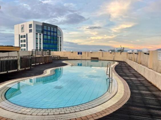 Cozzzy Hut Riverbank Suites Kuching With Spectacular River View Ngoại thất bức ảnh