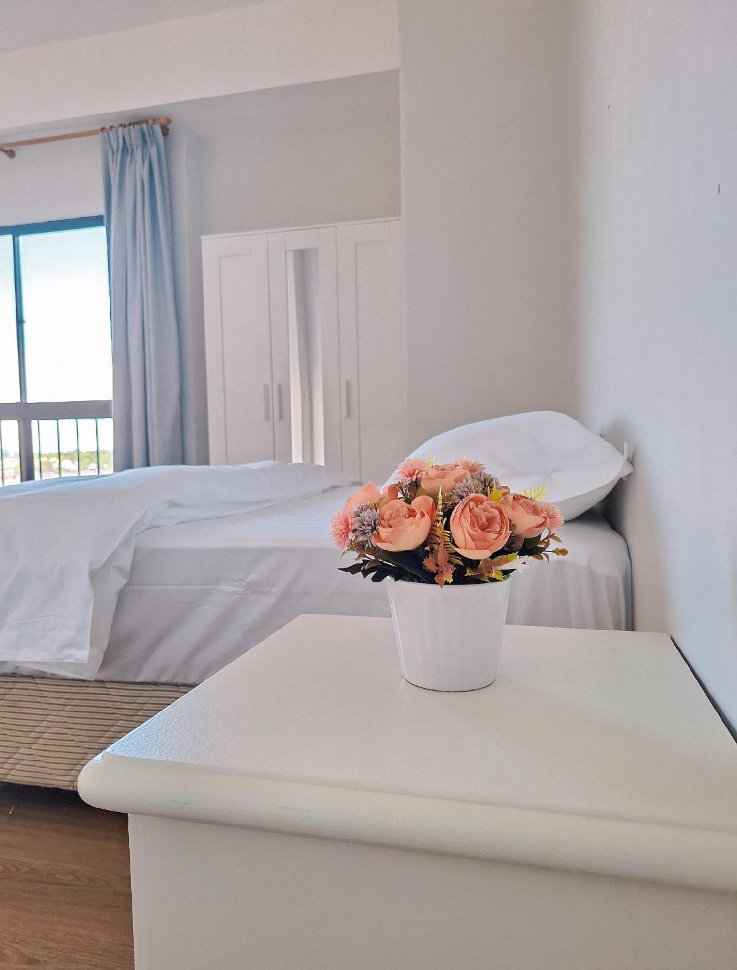 Cozzzy Hut Riverbank Suites Kuching With Spectacular River View Ngoại thất bức ảnh