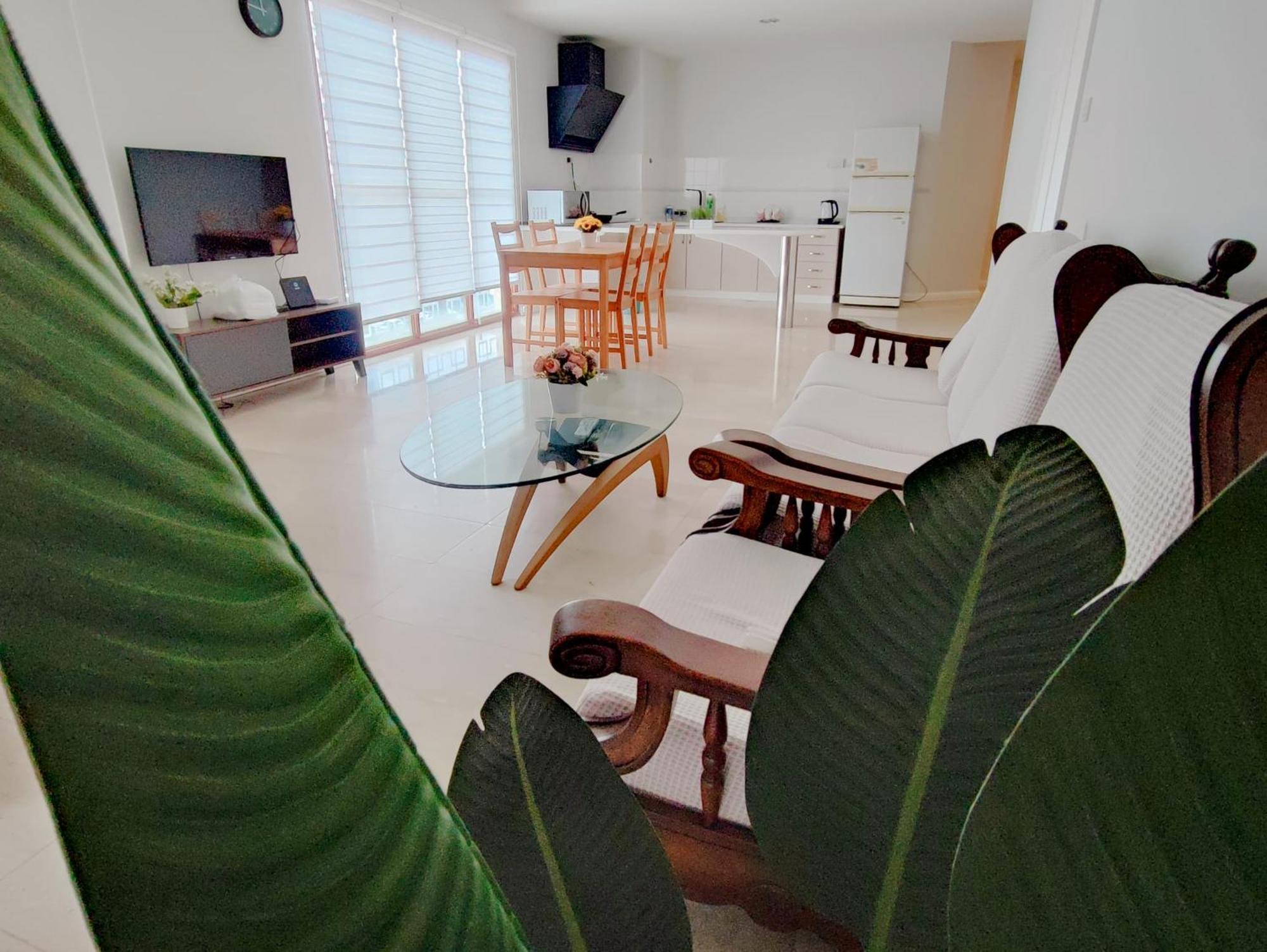 Cozzzy Hut Riverbank Suites Kuching With Spectacular River View Ngoại thất bức ảnh
